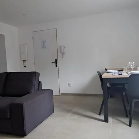 Avec Patio, Barbecue & Wifi
